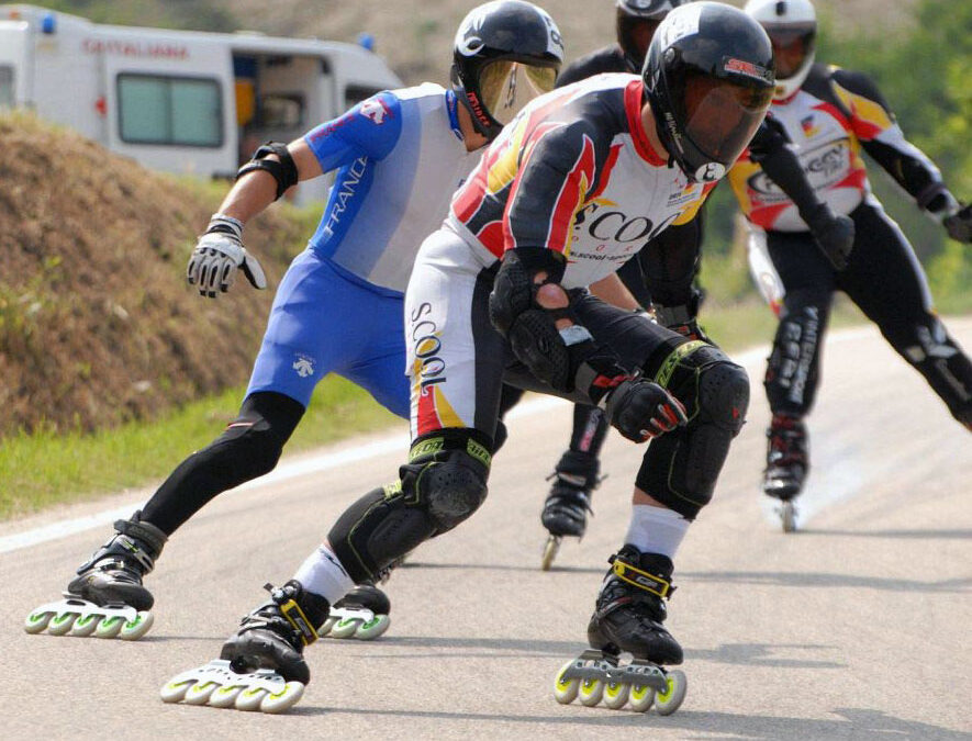 Downhill: i campioni sfrecciano tra le vigne